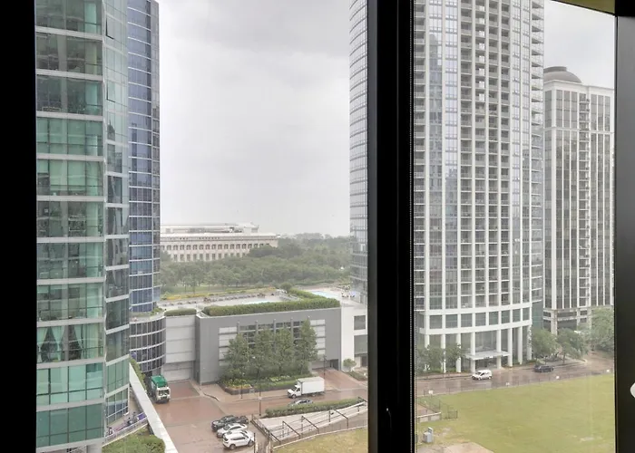 S Loop 2br W Pool Gym Nr Grant Park Chi-740